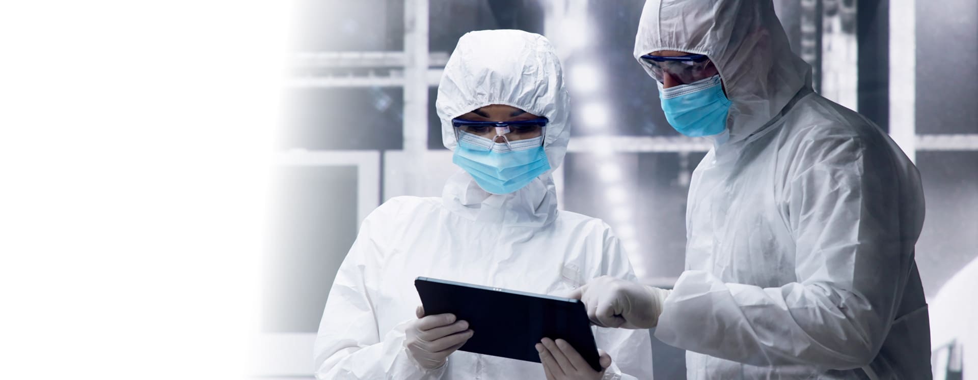 técnico realizando certificação programada